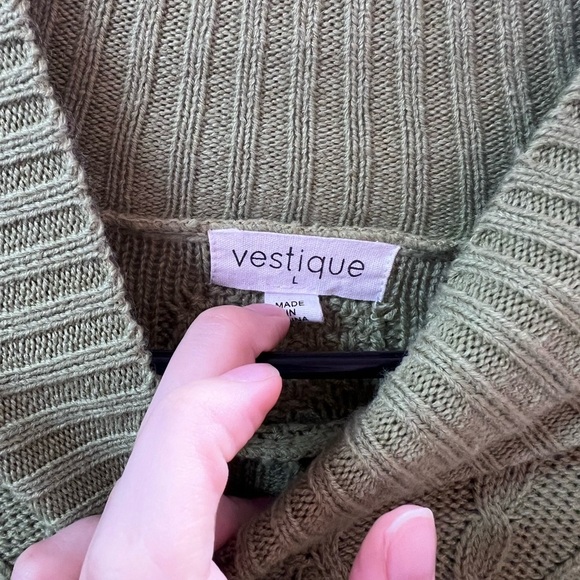 Vestique ruffle mock neck chunky cable knit green sweater festive holiday fall - Picture 4 of 5